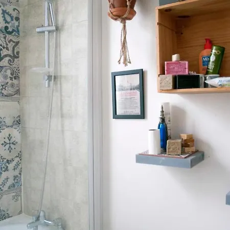 Charming Bright Apartment With Nice Deco In Paris