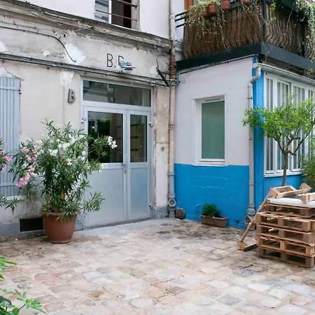 Charming Bright Apartment With Nice Deco In Paris
